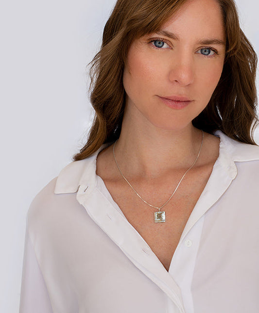 תליון מרובע עתיק עם ננו תנ"ך