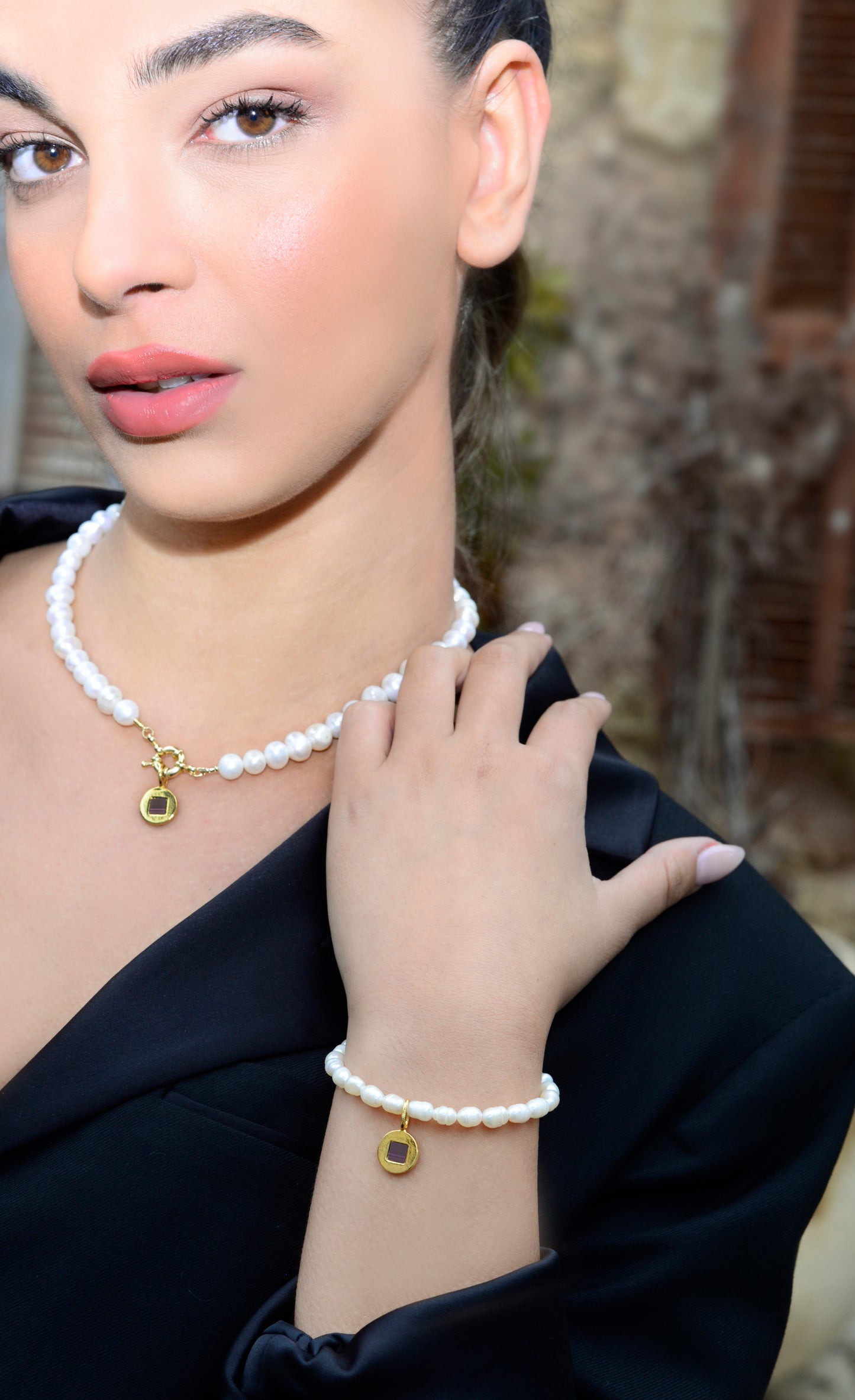 Pearl necklace with lock-nano bible