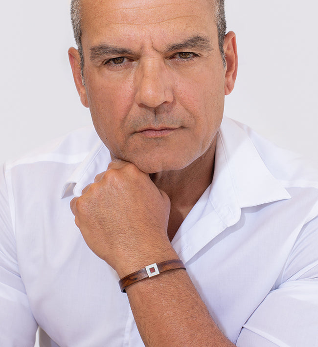 צמיד עור יוקרתי בצבע חום עם ג'רוזלם ננו תנ"ך
