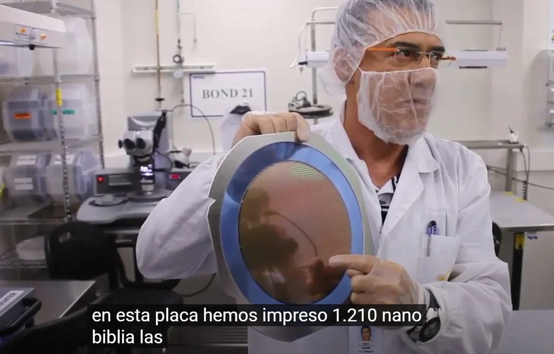 Video de la producción de chips bíblicos de nanotecnología en español ג'רוזלם ננו תנ"ך